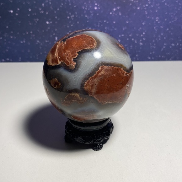 Football Agate Sphere (UV Reactive)! Comes with sphere holder! - Picture 3 of 3